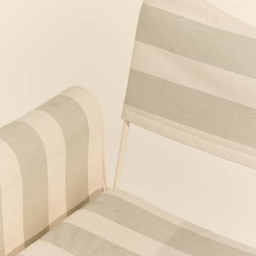 Fauteuil rembourré Tropique tissu gris / Sans franges - Matégot, réédition 50\' - Gubi - Rayé gris bleuté / Pied blanc - Acier inoxydable, Mousse, Tissu