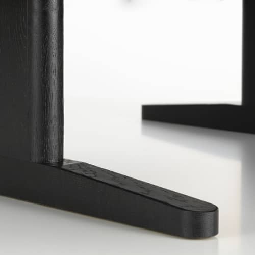 Set fauteuil & banc Bascule Lowback tissu bleu / Mécanisme d’inclinaison - Pieds chêne - Vitra - Bleu foncé (tissu Hola) / Pied chêne noir - Chêne massif laqué, Mousse PU recyclable, Tissu