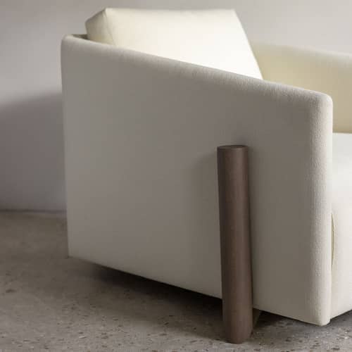 Fauteuil rembourré Timber tissu beige - KANN DESIGN - Crème - Hêtre finition noyer, Mousse HR, Tissu Kvadrat