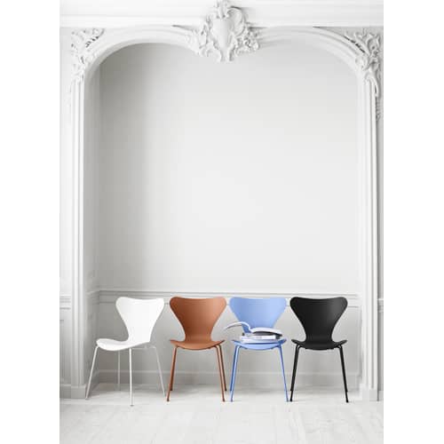 Série 7 Stacking chair wood white / Stained ash - Fritz Hansen - White / White legs - Painted steel, Plywood: tinted ash