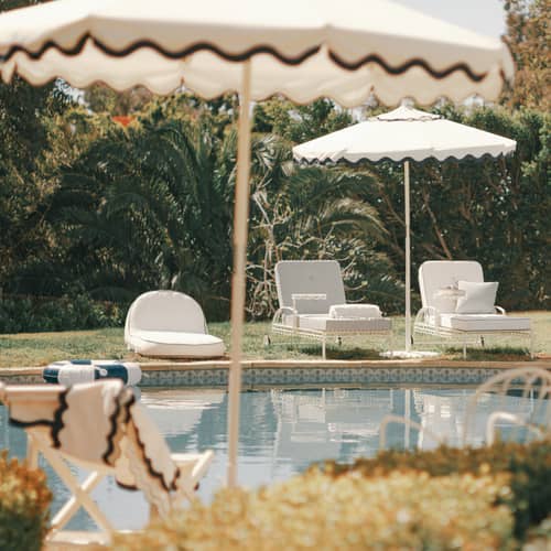 Transat inclinable à roulettes Al Fresco métal / Matelas inclus - Tablette latérale pivotante - BUSINESS & PLEASURE - Coussin Laurens (rayé bleu) - Acier, Mousse, Tissu outdoor Pleasuretex®