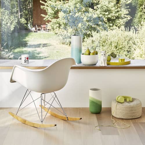 Rocking chair RE RAR - Eames Plastic Armchair materiale plastico arancione / (1950) - Riciclata - Vitra - Arancio ruggine / Base cromata / Legno chiaro - Acciaio cromato, Acero massiccio, Plastica riciclata post-consumo