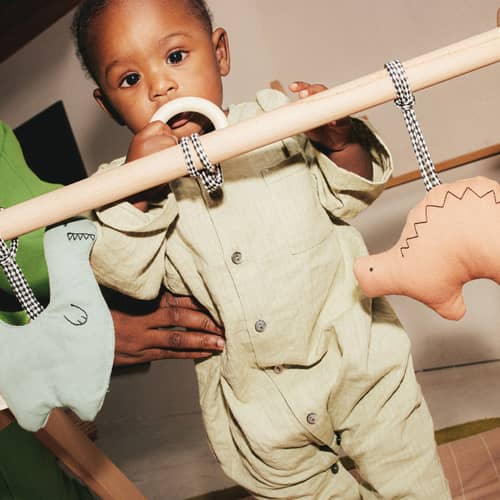 Portique d’éveil bébé Playground - Dinosaures bois naturel - NOBODINOZ - Dinosaures - Coton biologique, Érable massif, Hêtre massif