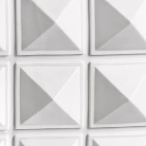 Vase Charade Block Studded céramique blanc / Porcelaine - H 33 cm - Jonathan Adler - Blanc mat - Porcelaine blanche mate