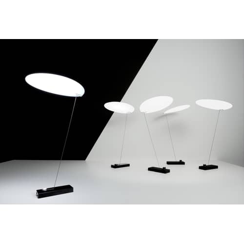 Koyoo LED Wireless rechargeable lamp metal paper white / Paper - USB charging - Ingo Maurer - White / Black base - Painted aluminium, Paper, Wire