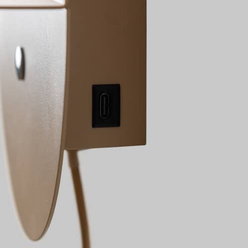 Applique con presa Tokyo metallo beige / Porta USB integrata - It\'s about Romi - Beige - Ferro, Vetro
