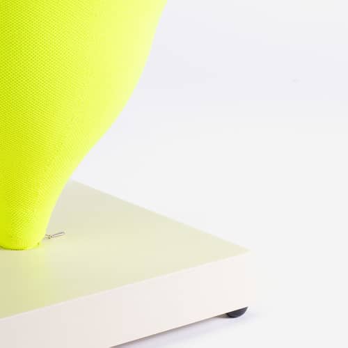 Gepolsterter Stuhl Gelato textil gelb - Moustache - Stoff Lime / Sockel Creme - Gussaluminium, Metall, Polyester-Gewebe, Polyurethan-Schaum