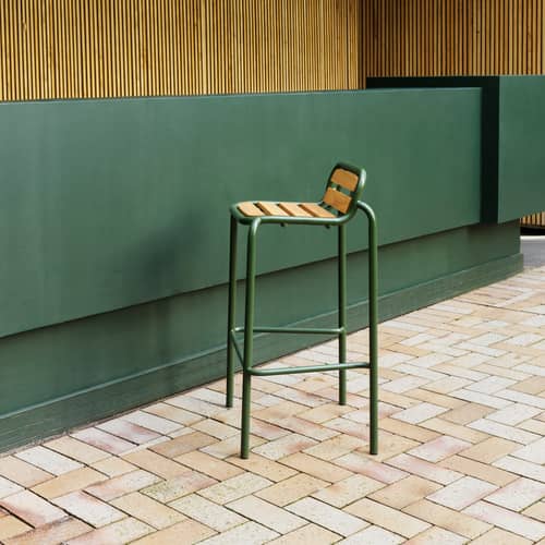 Tabouret de bar Vig Wood bois naturel / H 75 cm - Normann Copenhagen - Vert foncé / Bois - Acier thermolaqué, Bois de robinier huilé
