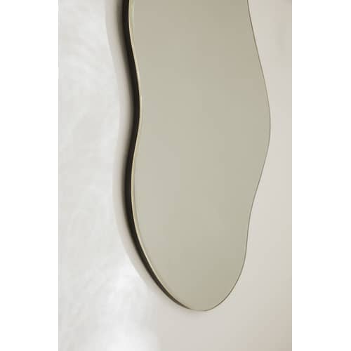 Wandspiegel Pond Large gold metall / 63,5 x 110 cm - Ferm Living - 63 x 110 cm / Messing - Glas, Messing verzinkt, mitteldichte bemalte Holzfaserplatte