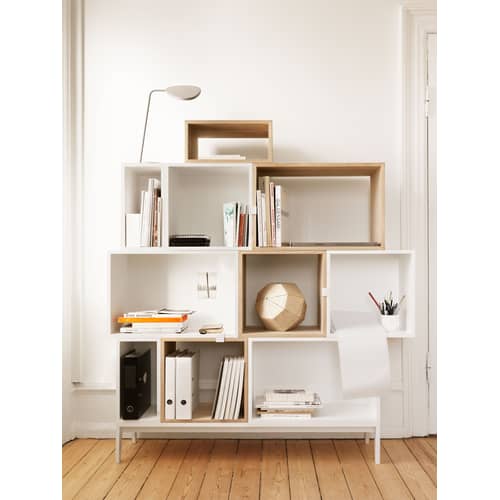 Regal Stacked holz grau / Größe M - quadratisch - 43 x 43 cm / ohne Rückwand - Muuto - Grau - mitteldichte bemalte Holzfaserplatte