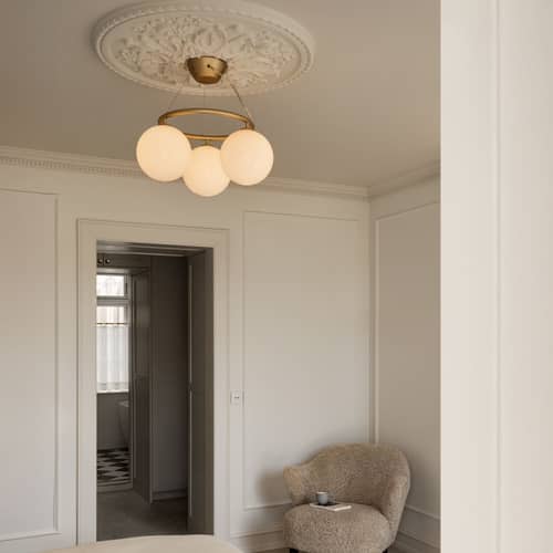 Sospensione Miira 3 Circular vetro bianco / Ø 54 cm - NUURA - Bianco opalino (liscio) / Dorato - Alluminio, Vetro soffiato a bocca