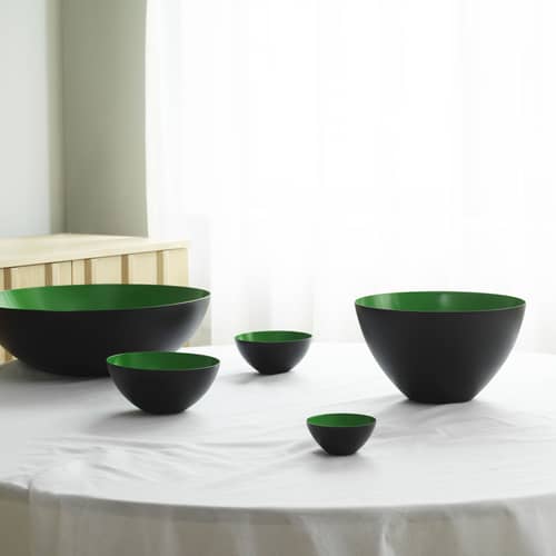 Bol Krenit métal vert / 60 cl - Ø 16 x H 7,1 cm / Herbert Krenchel, 1953 - Normann Copenhagen - Noir / Intérieur vert - Acier émaillé