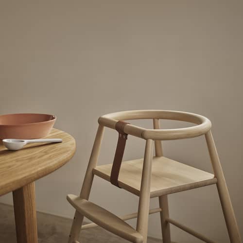 ND54 High chair natural wood / Reissue 1955 - CARL HANSEN & SON - High chair - FSC-certified solid beech wood, Leather
