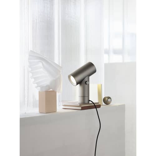 Lampe de table Beam métal vert / Double source lumineuse - Base rotative - H 26 cm - Muuto - Vert - Aluminium anodisé, PVC