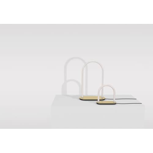 Lampe de table Unseen LED Large plastique blanc / H 60 cm / Seconde vie - Petite Friture - H 60 cm / Blanc & laiton - Laiton, Polycarbonate