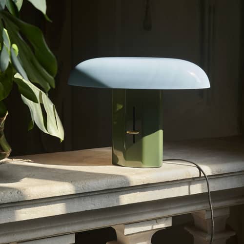 Lampe de table Montera JH42 / L 45 x H 33 cm - &tradition - Vert forêt / Bleu ciel - Aluminium peint, Laiton
