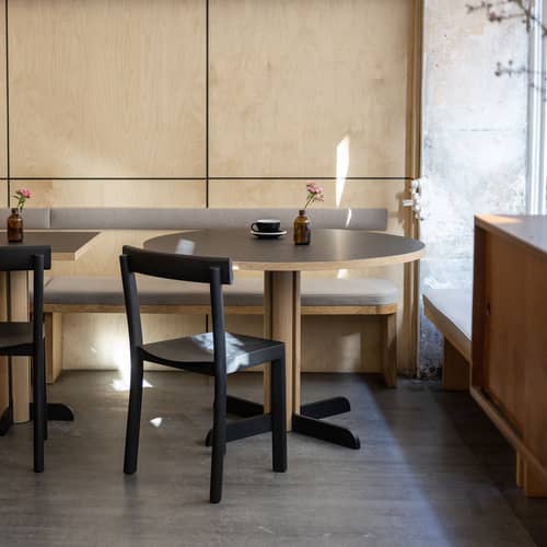 Toucan Round table wood black / Ø 110 cm - KANN DESIGN - Black - Polyrey® HPL laminate, Solid oak, Steel