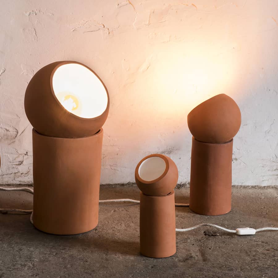 Lampe de table Terra Large céramique / Ø 25 x H 51 cm - Terracotta / Spot orientable - Serax