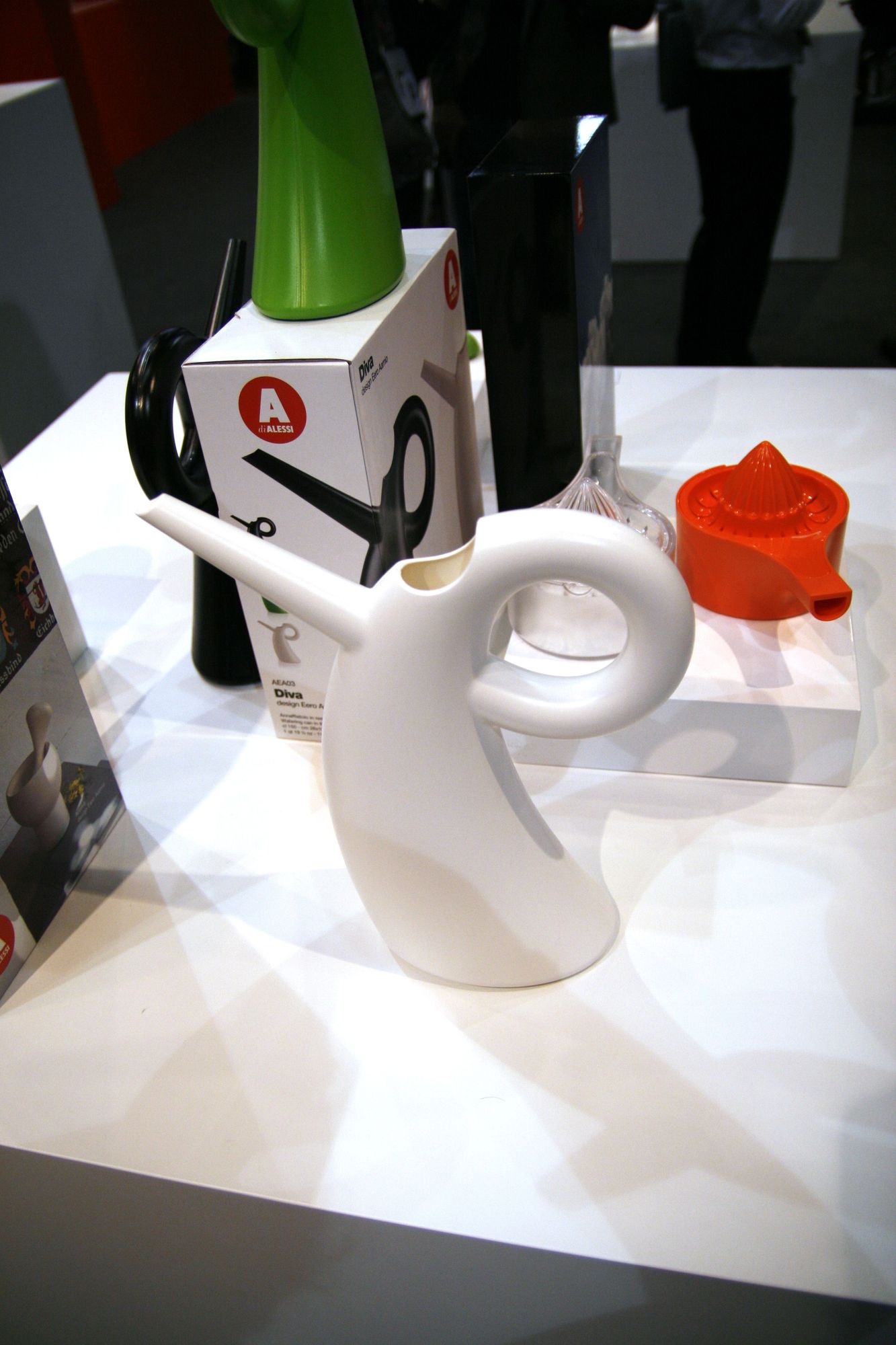 watering-can-diva-white-