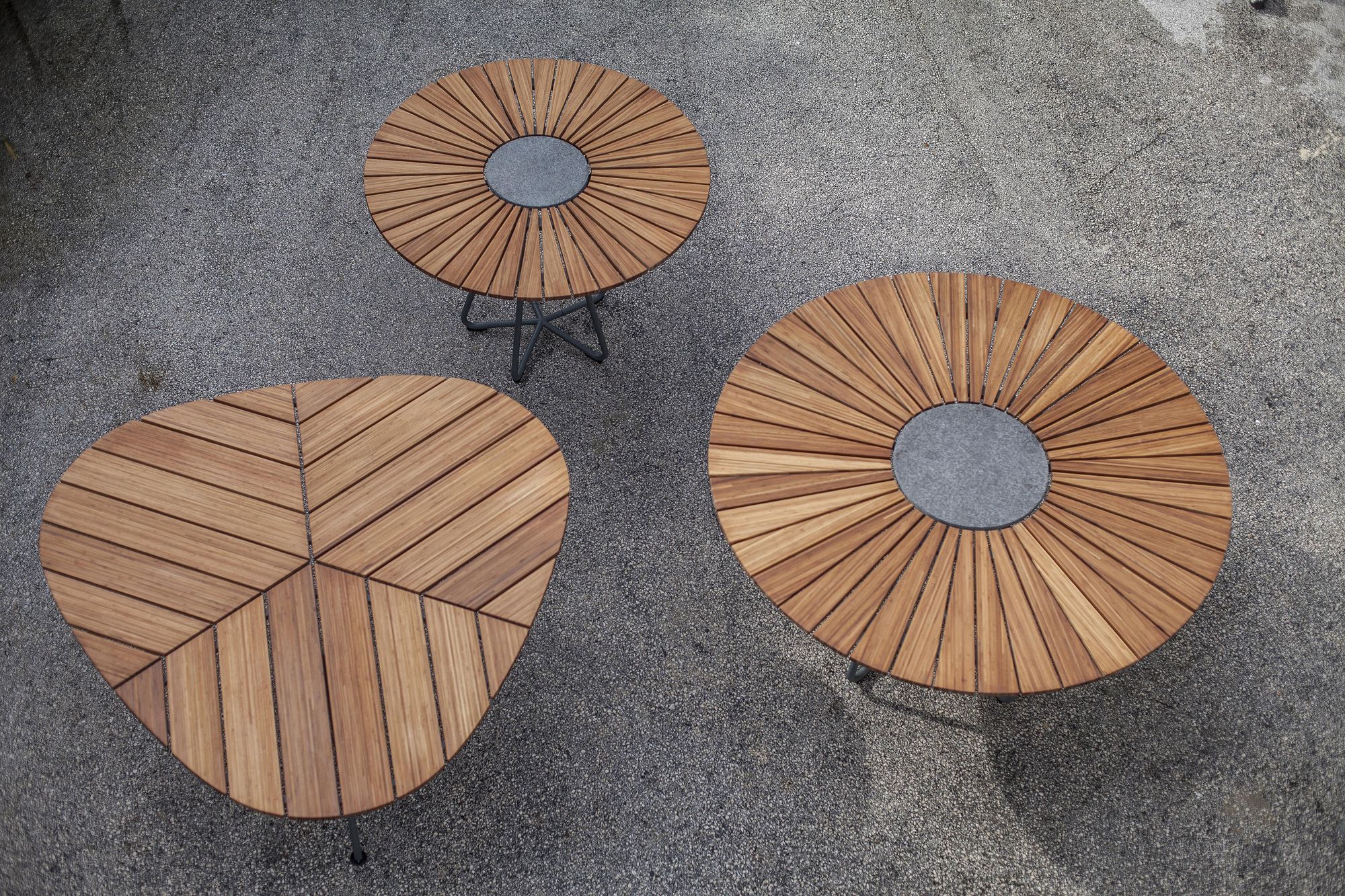 Runder Tisch Circle Houe /  110 cm - Bambus & Granit - Grau holz natur -  Holz | Made In Design