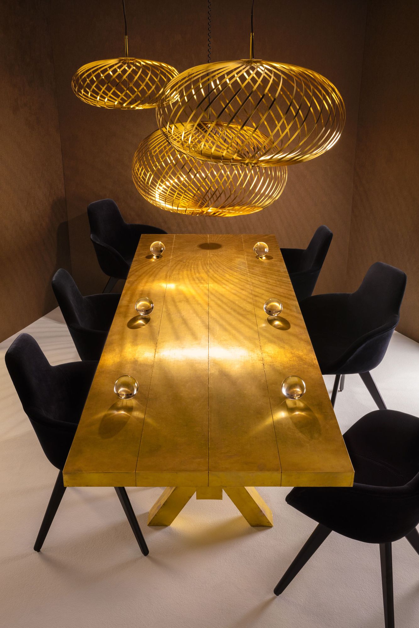 【Tom Dixon】 SPRING MEDIUM PENDANT BRASS Tom Dixon Spring Medium LED Pendant - brass | Made In Design UK