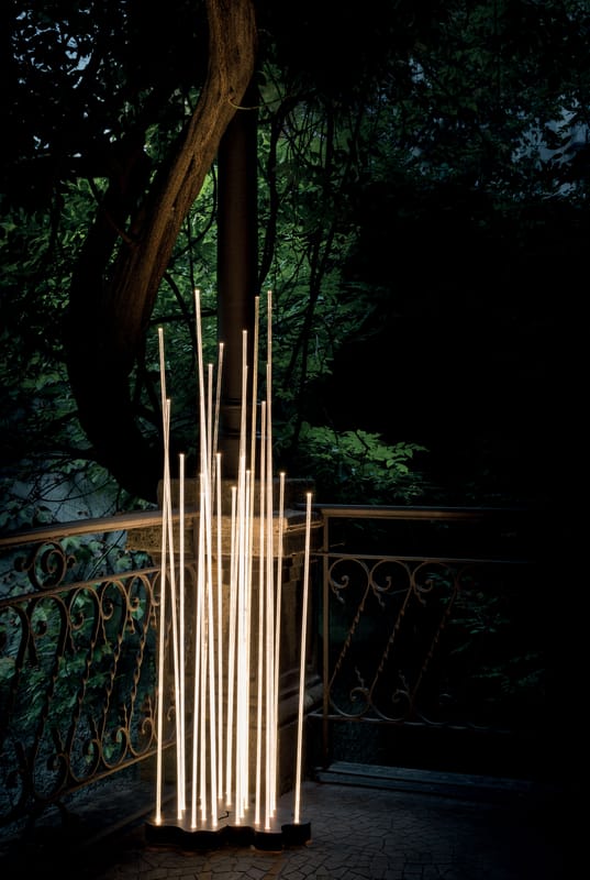 Lampada da terra da esterno Reeds LED Outdoor di Artemide - bianco