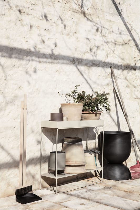 Pflanzgefäß mit Gestell Plant Box Two von Ferm Living - beige | Made In  Design