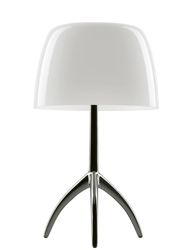 https://media.madeindesign.com/cdn-cgi/image/format=webp,width=800,height=800,quality=80/https://media.madeindesign.com/nuxeo/products/4/9/lampe-de-table-lumiere-piccola-blanc-pied-noir-chrome_madeindesign_229014_original.jpg