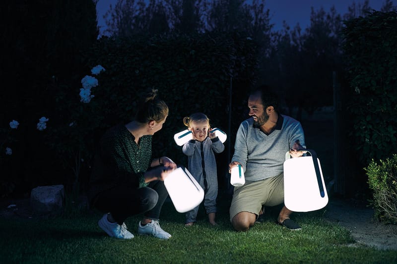 Lampe de table à LED sans fil portable 2 couleurs blanc chaud/jaune chaud -  pour l'extérieur, jardin, Chambre, camping, table, hôtel (Gris) :  : Luminaires et Éclairage
