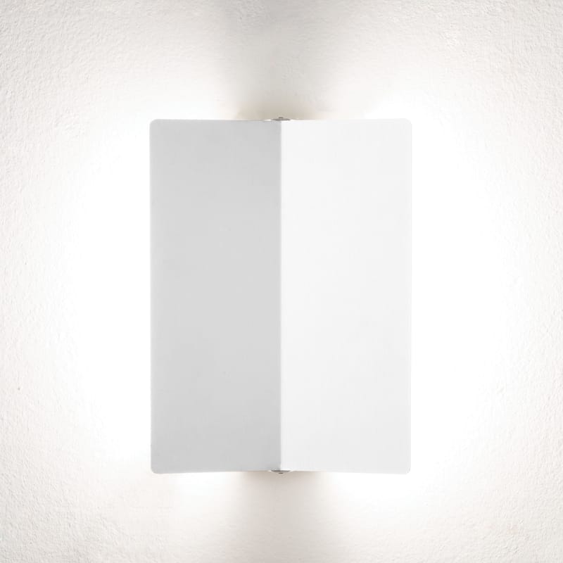 Lighting - Wall Lights -  Wall light metal white with a folded LED swivelling shutter / Charlotte Perriand, 1965 - Nemo - White - Painted aluminium, Painted metal