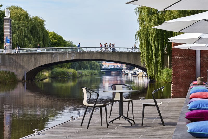 Runder Tisch Belleville OUTDOOR von Vitra schwarz Made In Design