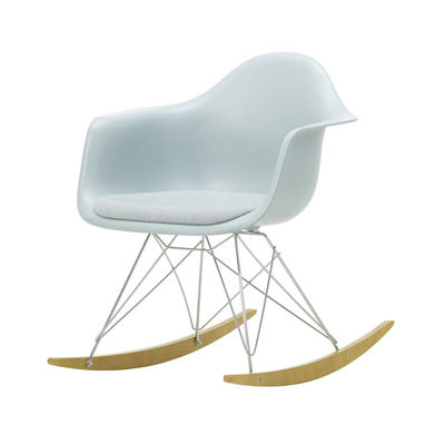 Arredamento - Poltrone design  - Rocking chair RAR - Eames Plastic Armchair - / (1950) - Seduta imbottita di Vitra - Tessuto blu e scocca grigio bluastro / Cromo e legno chiaro - Acciaio, Acero massiccio, Polipropilene, Schiuma di poliuretano, Tessuto