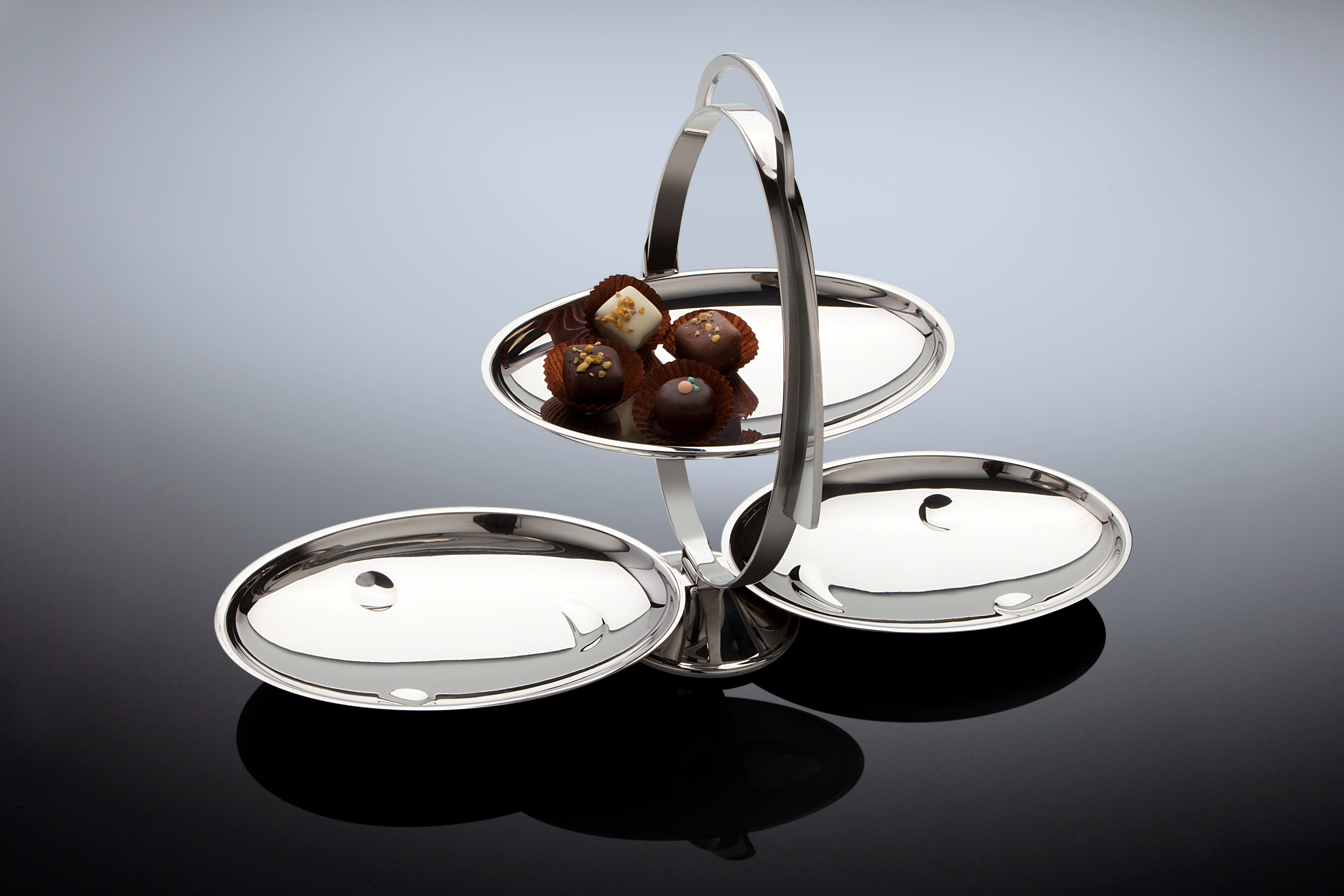 Alessi Anna gong Tray - glossy metal | Made In Design UK