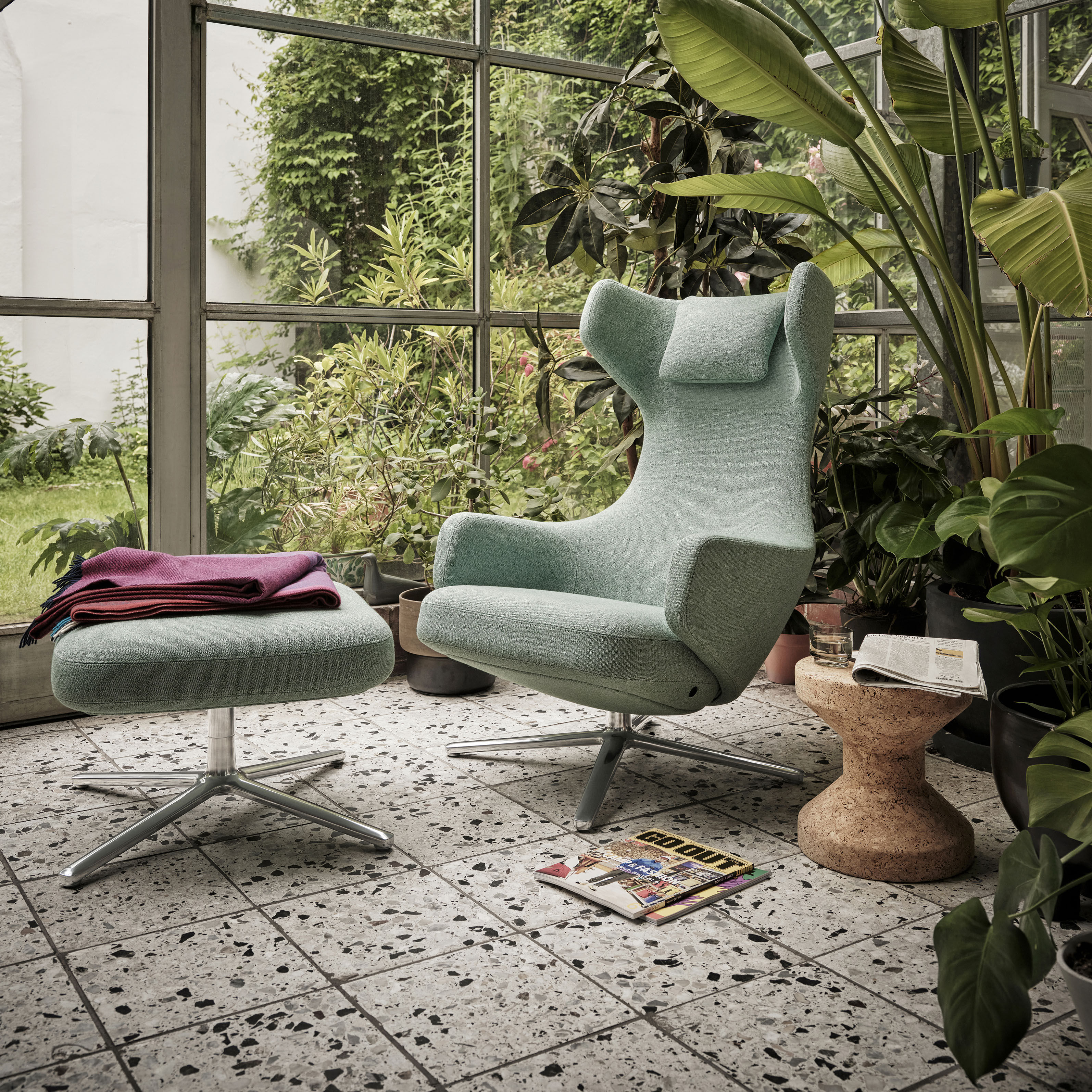 Set poltrona e poggiapiedi Grand Repos di Vitra verde Made In