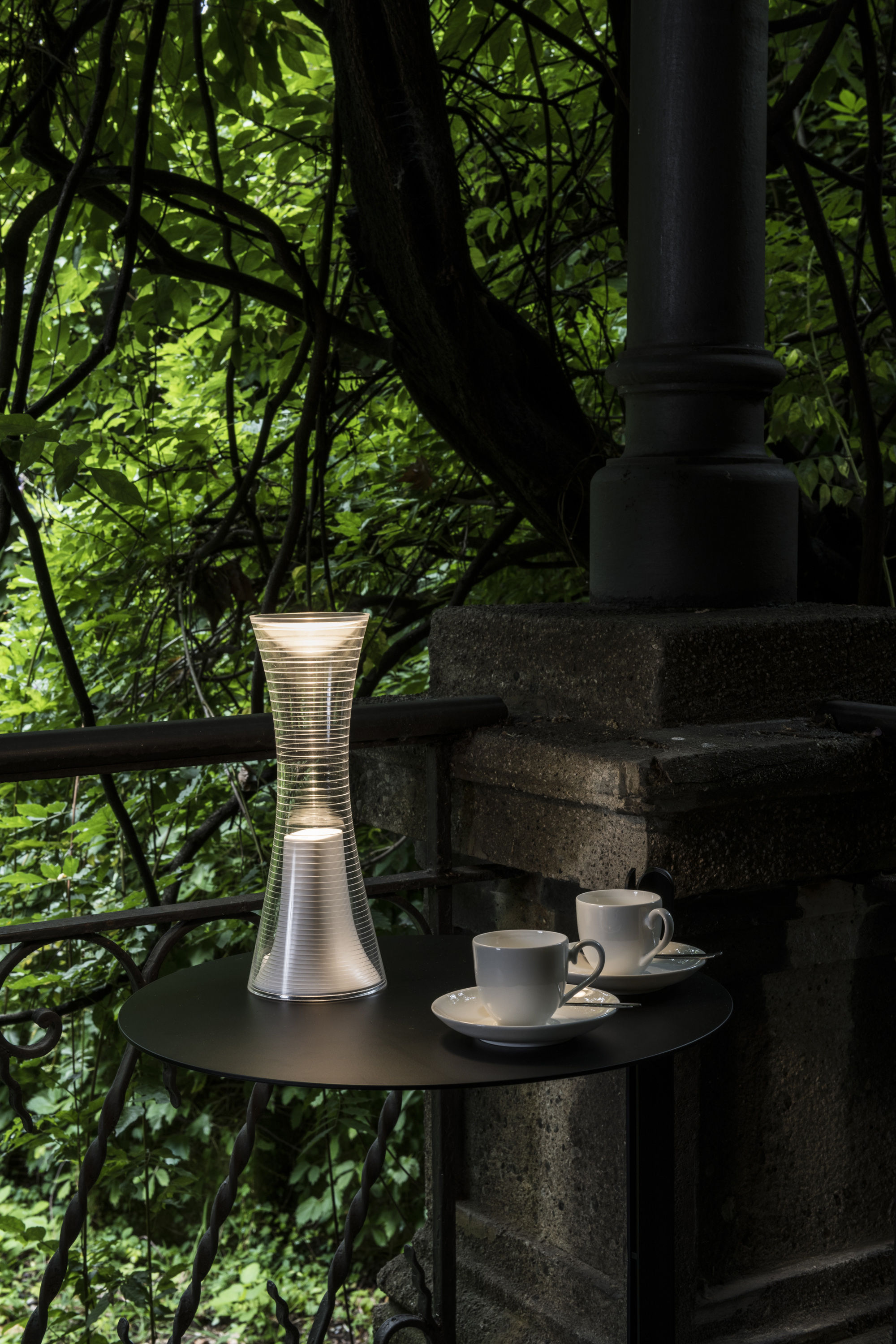 Artemide come cheap together table lamp