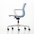 Poltrona a rotelle Aluminium Chair EA118 - / schienale medio-alto - Seduta stretta / Eames, 1958 di Vitra