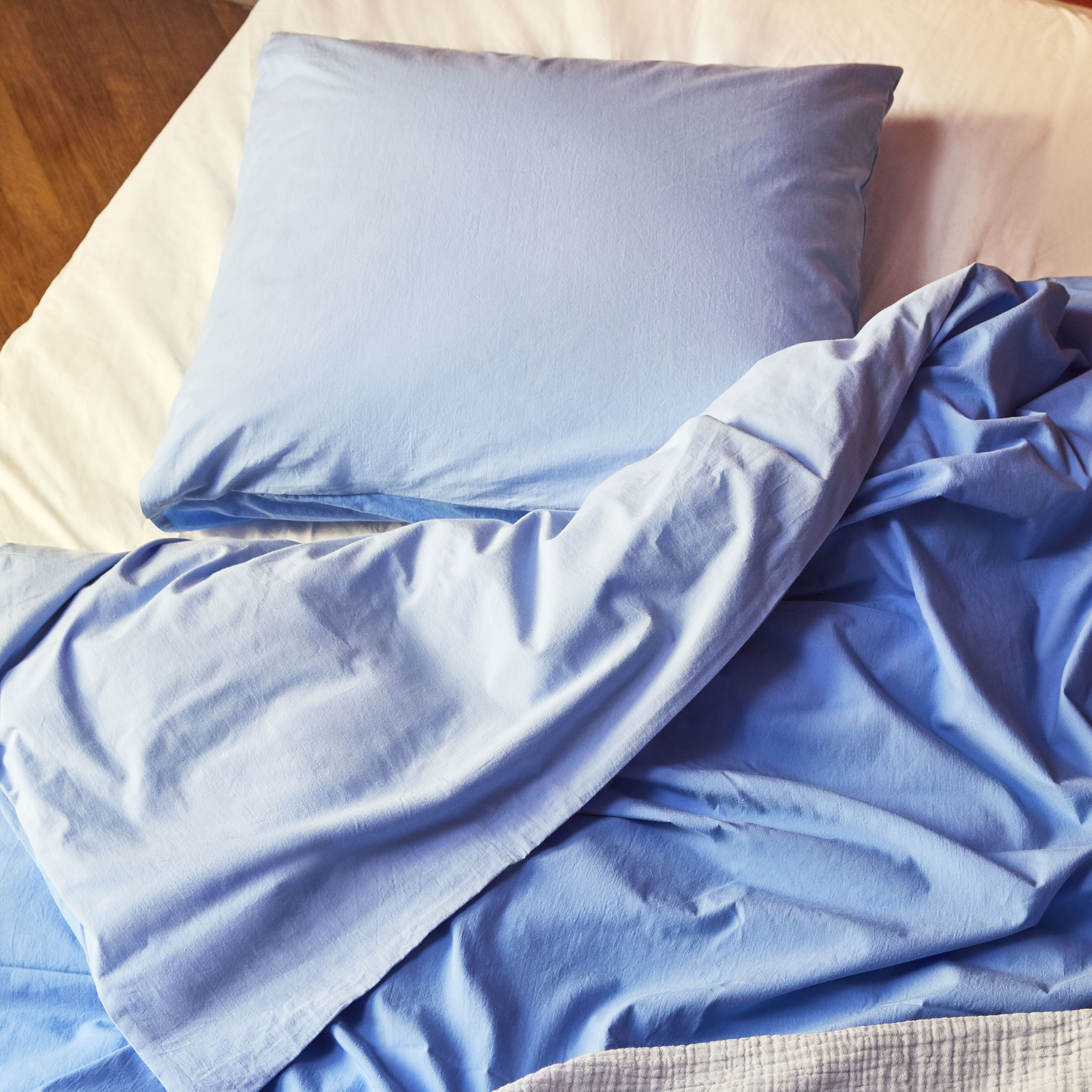 Taie d'oreiller en coton lavé bleu ciel 65x65 cm