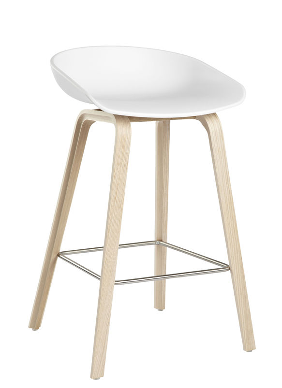Arredamento - Sgabelli da bar  - Sgabello bar About a stool - / H 65 cm di Hay - Bianco / Gambe in legno naturale - Polipropilene, Rovere saponato