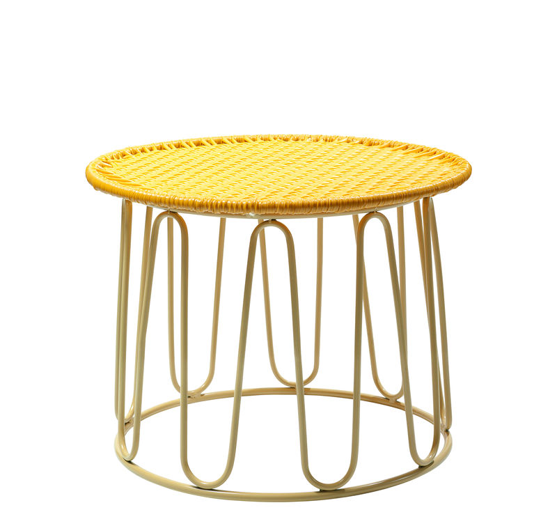 Möbel - Couchtische - Couchtisch Circo plastikmaterial gelb / Ø 51 cm x H 42 cm - ames - Gelb / Tischbeine sandfarben - Recycelte Kunststoffdrähte, Thermolackierter verzinkter Stahl