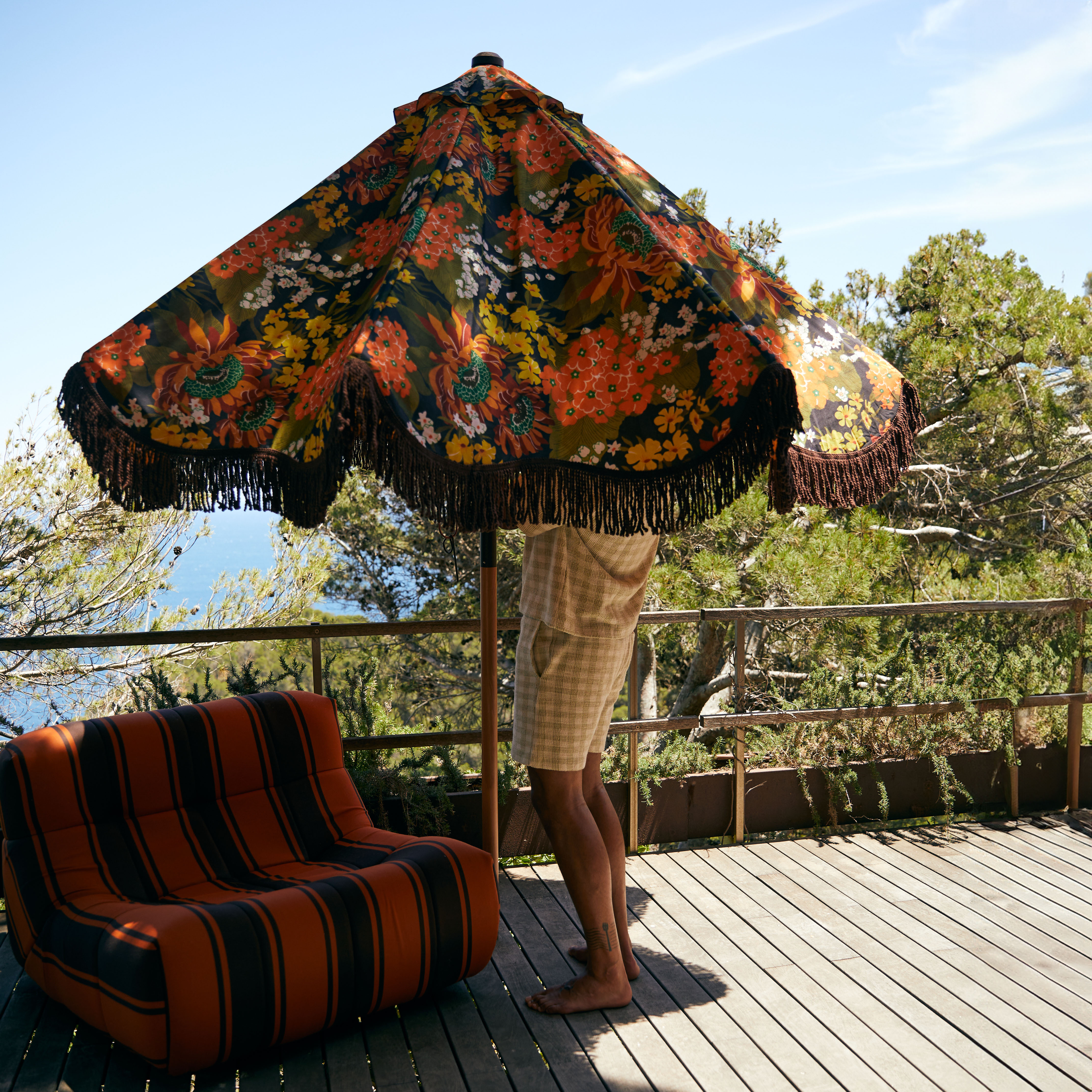 Comment installer un parasol sur une plage de galets ? - BeachGrip, image size:4448x4448