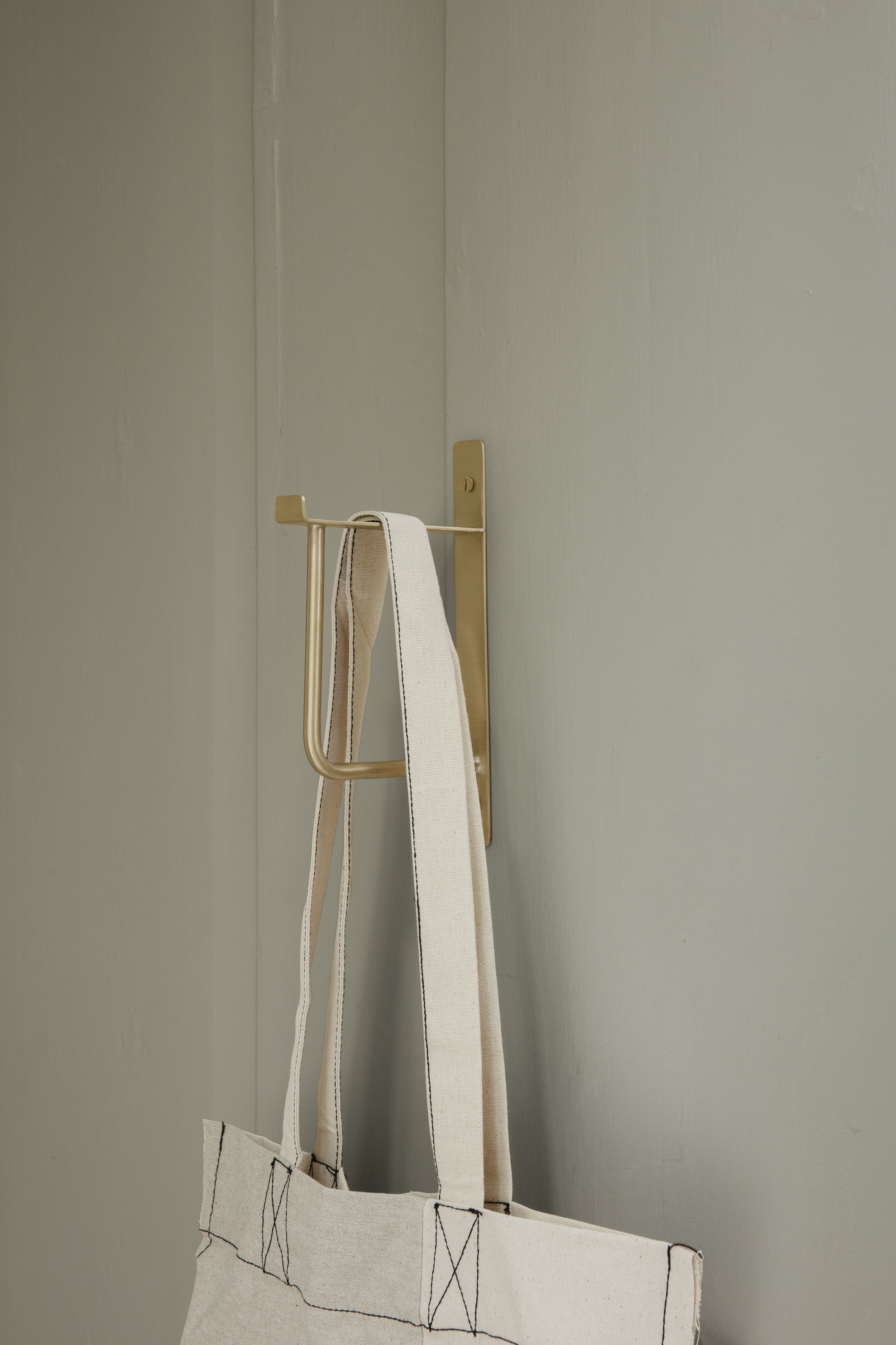 Porta asciugamani Hang Rack di Ferm Living - oro metallo