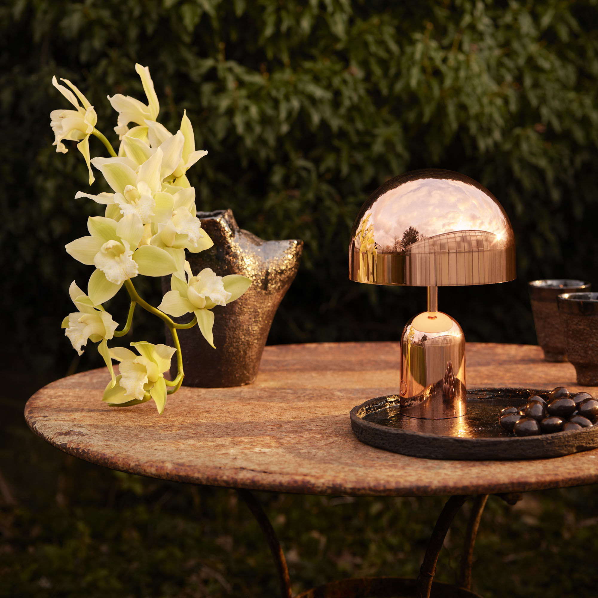 Lampada senza fili ricaricabile Bell Portable LED di Tom Dixon - rame