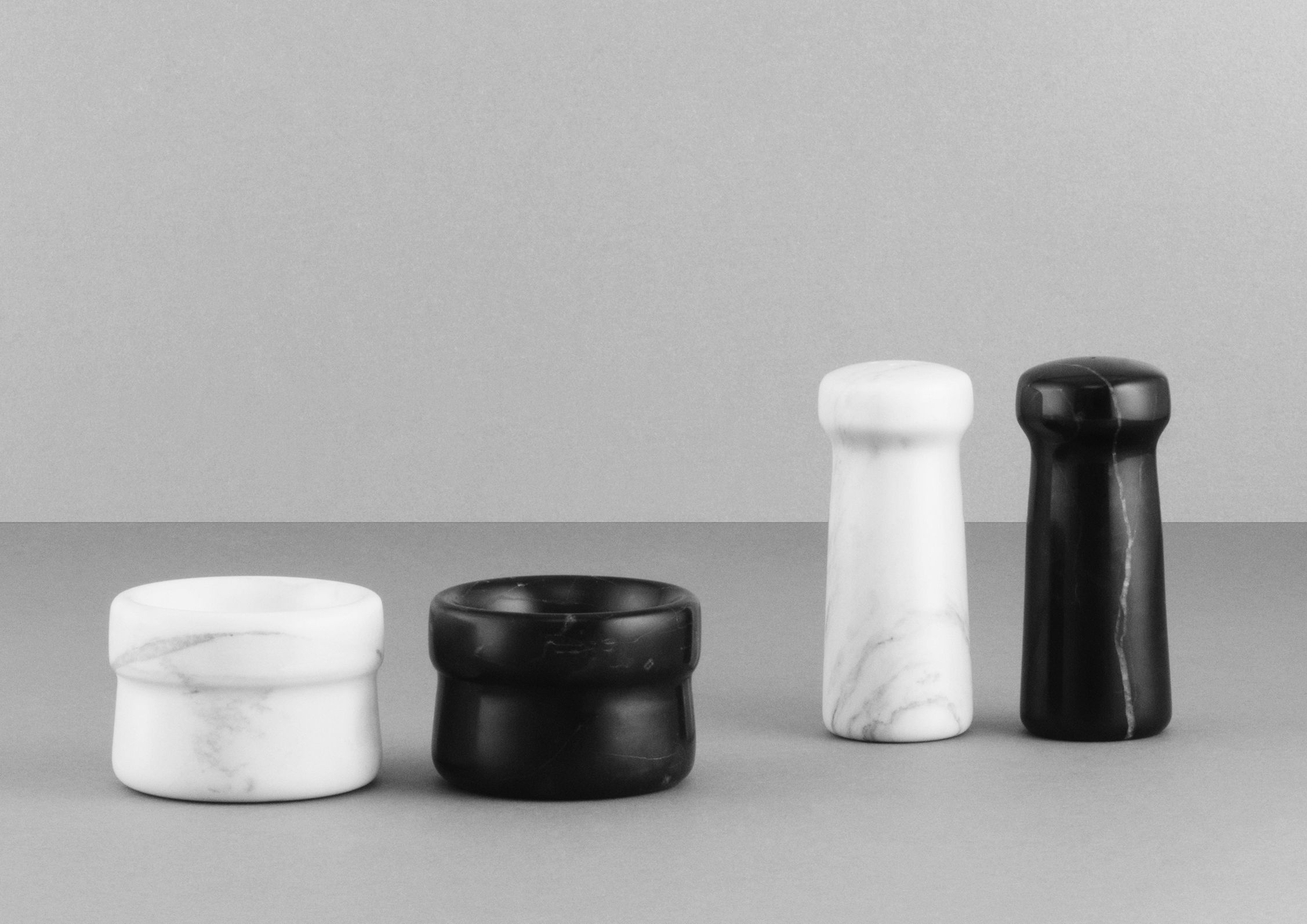 Black and white salt and pepper shakers discount
