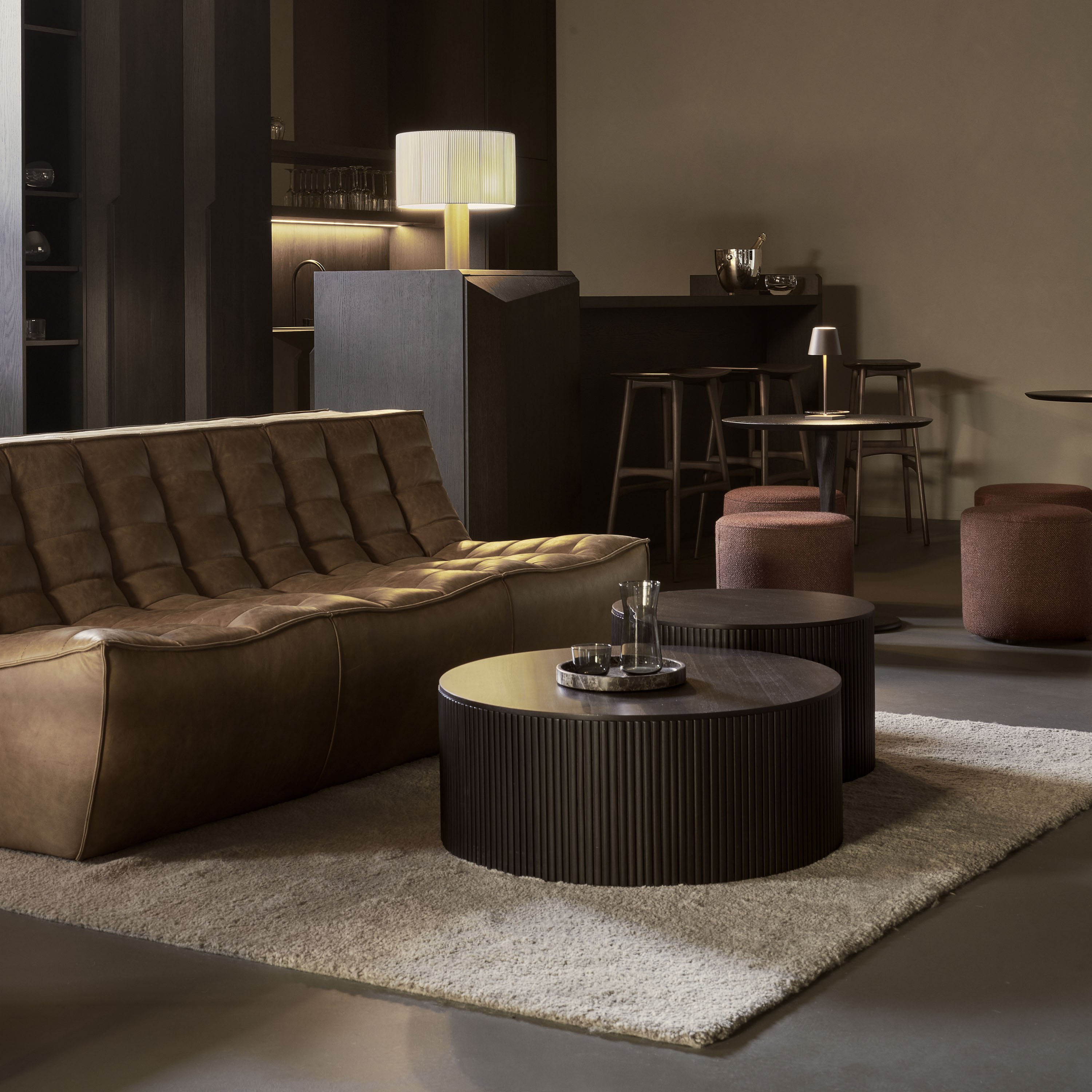 Canapé droit N701 cuir marron Ethnicraft - Style tradi chic