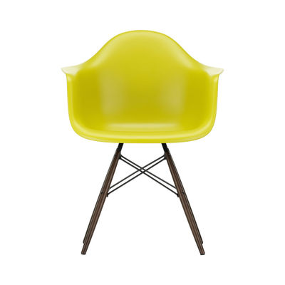 Möbel - Stühle  - DAW - Eames Plastic Armchair Sessel / (1950) - Beine aus dunklem Holz - Vitra - Senfgelb / Dunkles Holz - Massivahorn, Polypropylen