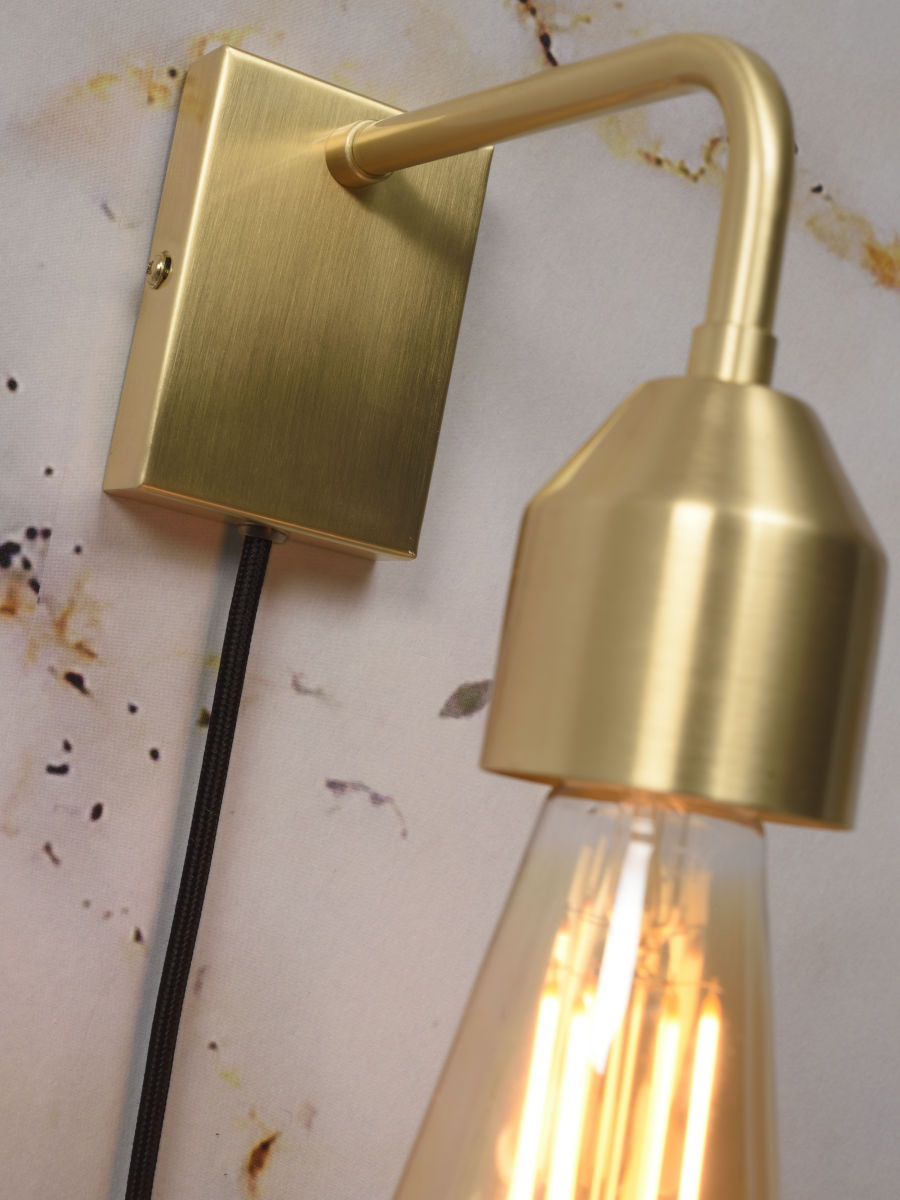 It's about Romi Madrid Small Wall light with plug Gold/Metal Made In Design UK