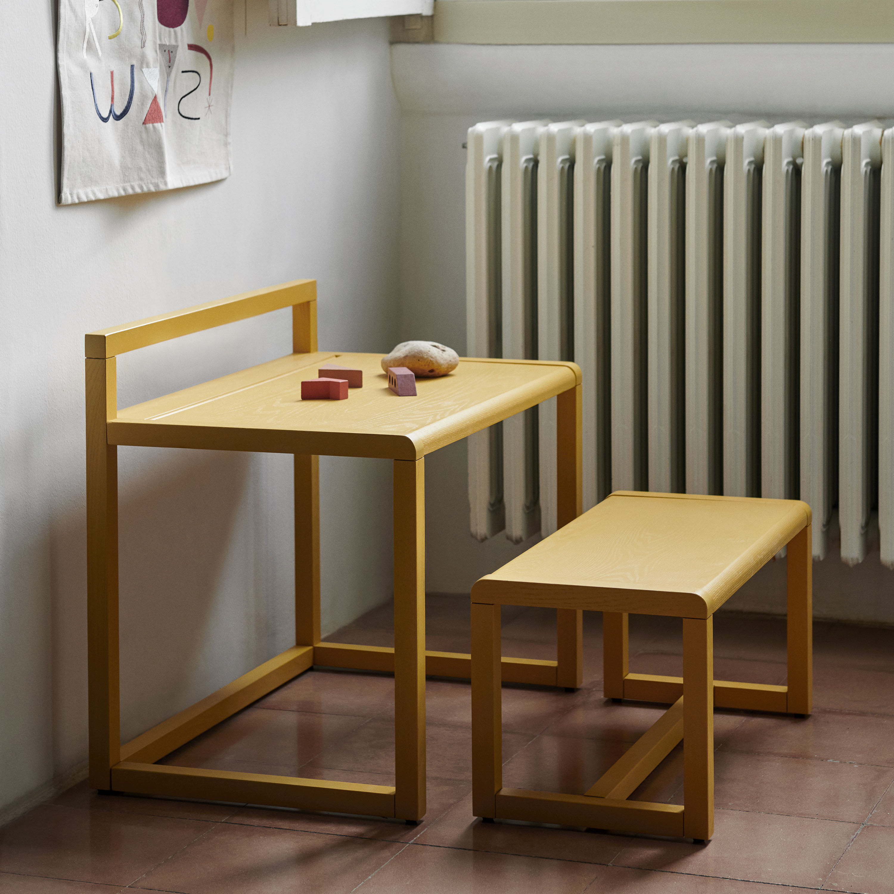 Sgabello bimbi Little Architect di Ferm Living - giallo