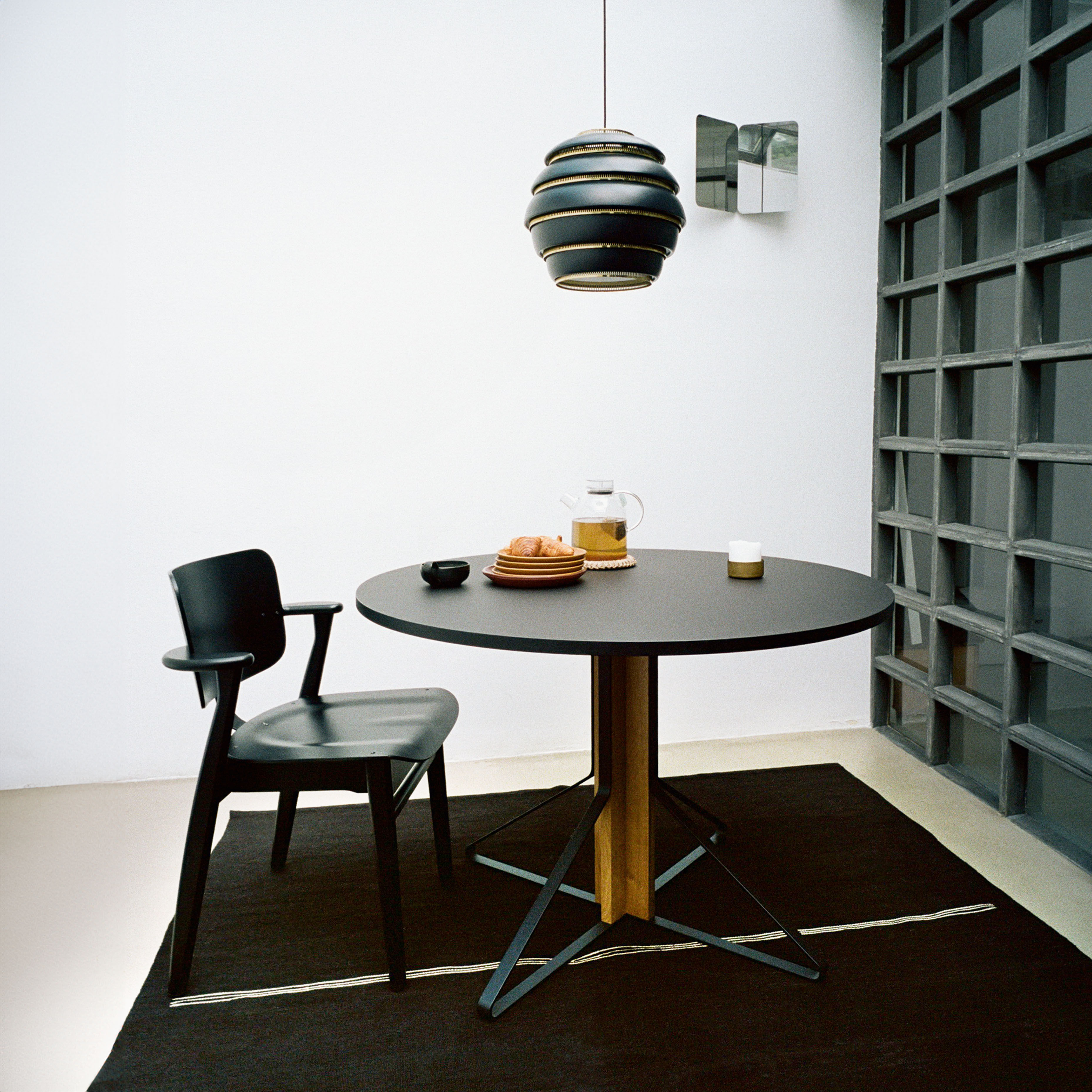 ARTEK Kaari Round table - glossy black natural oak | Made In  