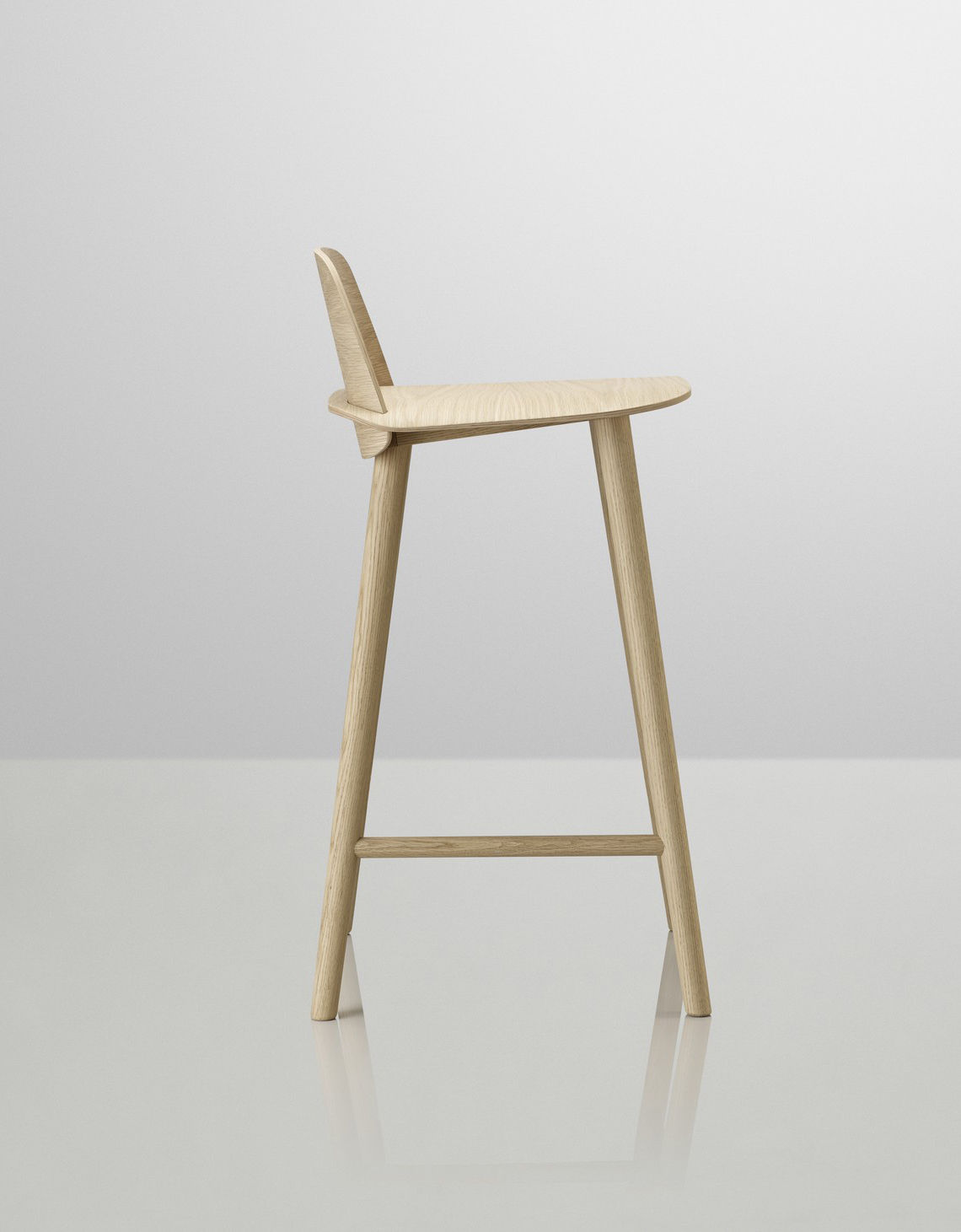 Scopri Sgabello alto Nerd -/ Seduta H 65 cm, Rovere di Muuto, Made In Design  Italia