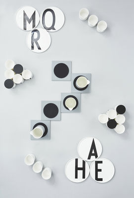 Teller Porzellan Arne Jacobsen Design Letters Buchstabe: O